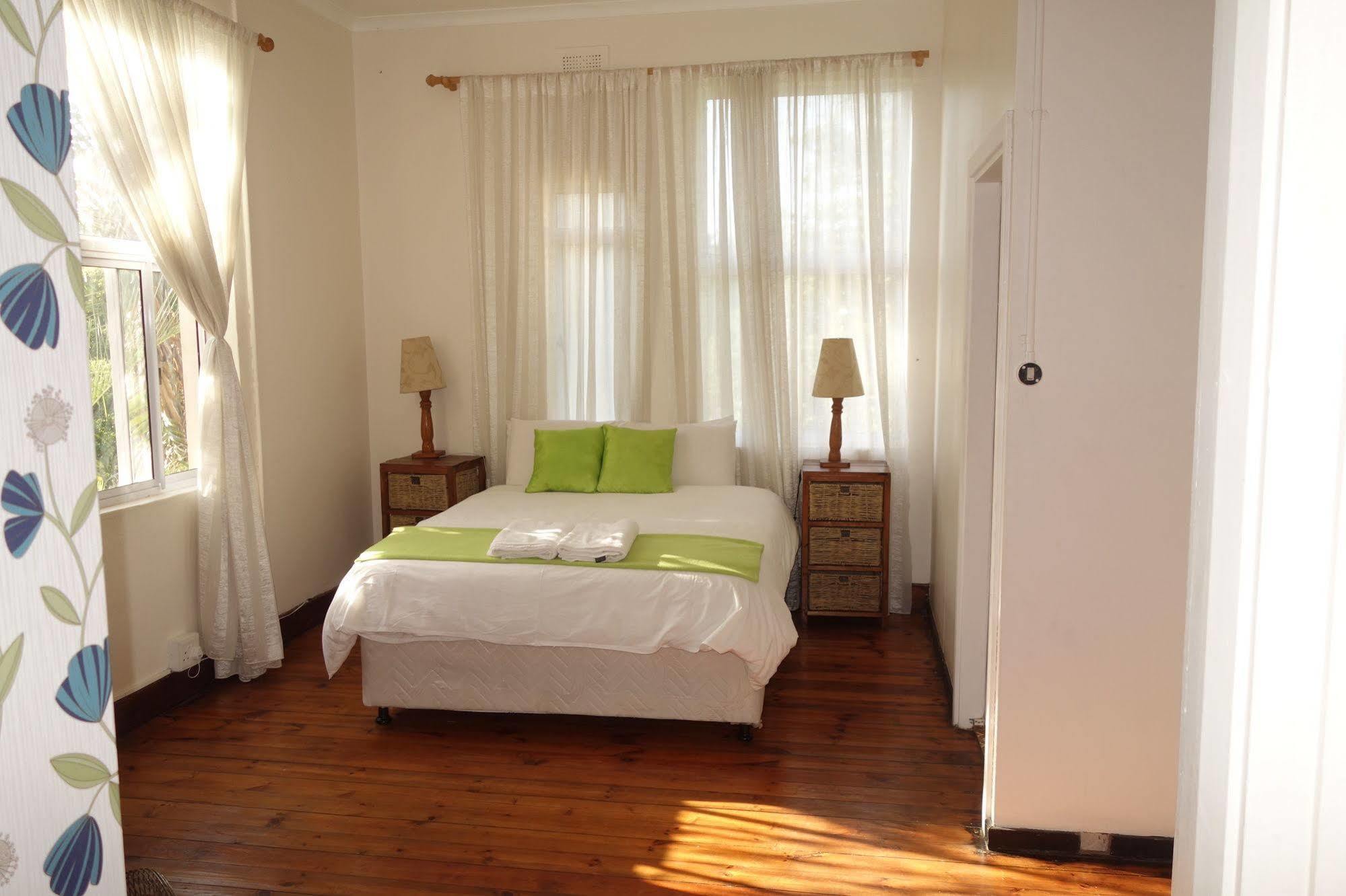 Blue Ocean Dive Resort Umkomaas Buitenkant foto