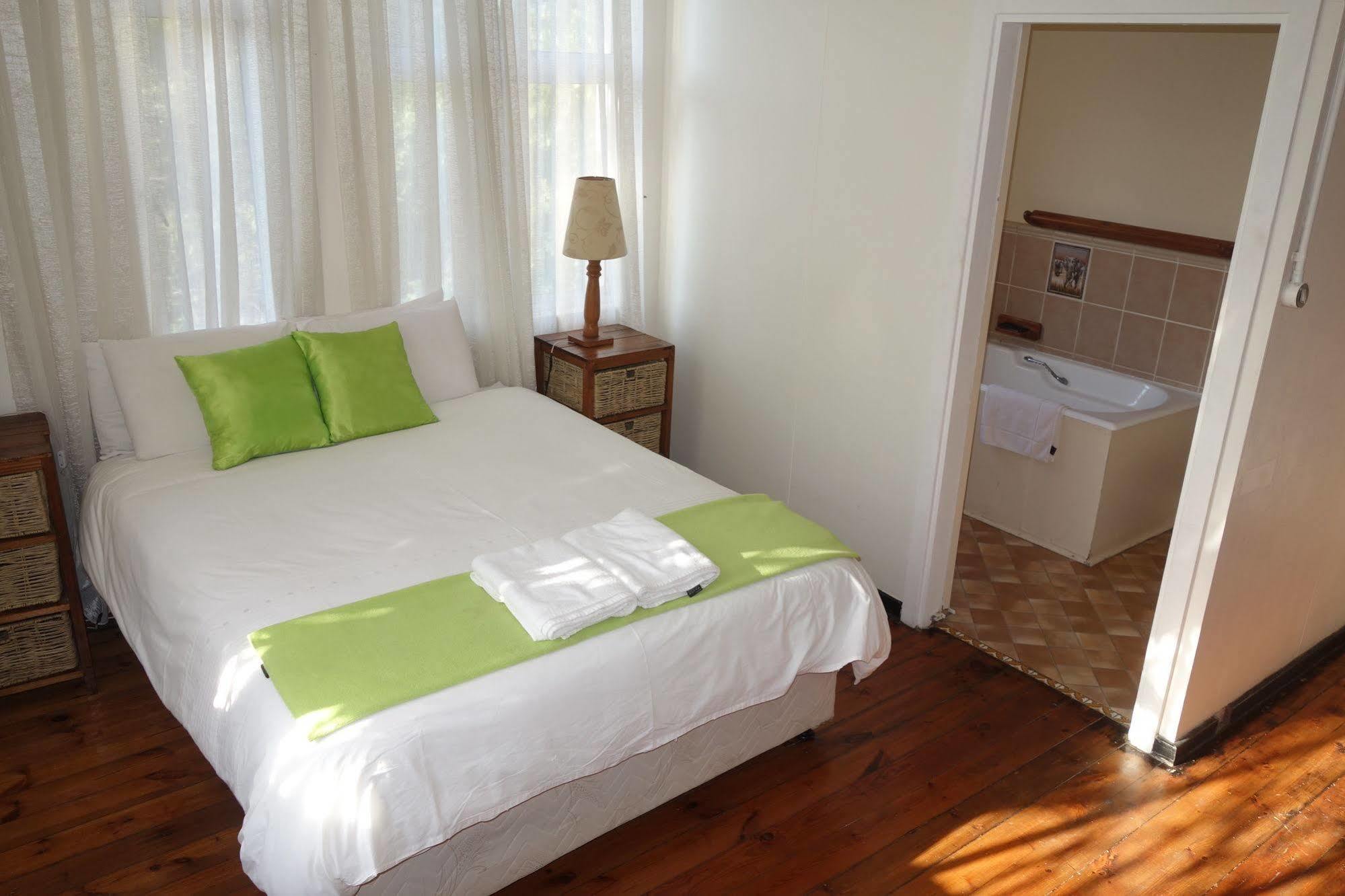 Blue Ocean Dive Resort Umkomaas Buitenkant foto